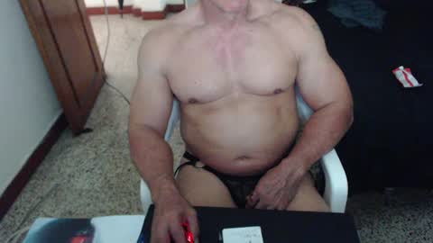 Snapshot of jefmuscletw chatting on January 2025 07:08:01 PM brayam online show from January 2025 07:08:01 PM