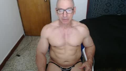 Snapshot of jefmuscletw chatting on November 2025 12:16:01 PM brayam online show from November 2025 12:16:01 PM