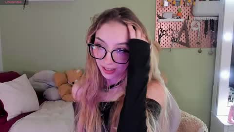 Snapshot of jelly_w5 chatting on June 2026 01:52:01 AM Jelly online show from June 2026 01:52:01 AM