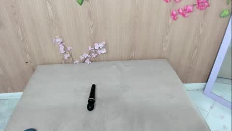 Jenelotizz online show from March 2026 05:19:01 AM