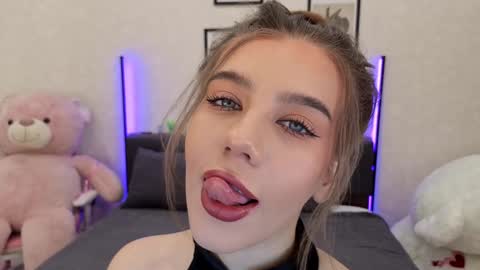 Dolly online show from October 2025 01:22:01 PM