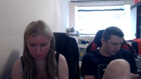 Snapshot of jenisandpeter chatting on June 2026 07:23:01 AM JenisAndPeter online show from June 2026 07:23:01 AM
