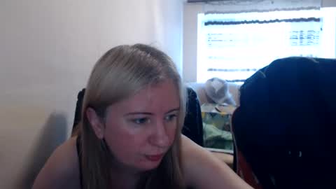 Snapshot of jenisandpeter chatting on June 2026 06:02:01 AM JenisAndPeter online show from June 2026 06:02:01 AM