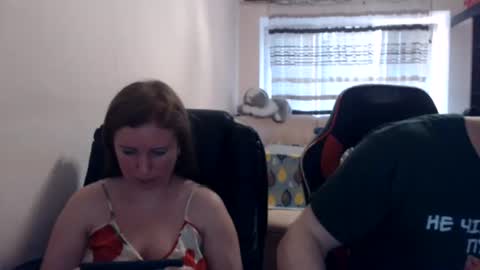 Snapshot of jenisandpeter chatting on July 2026 05:30:01 PM JenisAndPeter online show from July 2026 05:30:01 PM