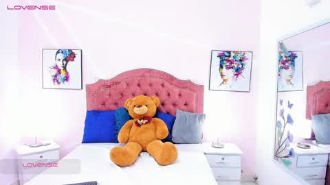 Snapshot of jenna_windsor chatting on February 2025 05:50:01 PM Jenna online show from February 2025 05:50:01 PM