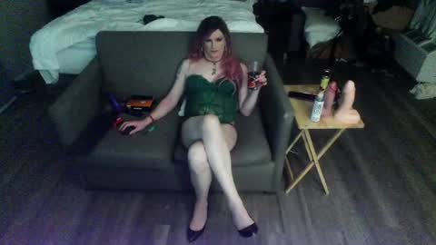 Snapshot of jennacd4life chatting on June 2026 05:12:01 AM Jenna Cross online show from June 2026 05:12:01 AM