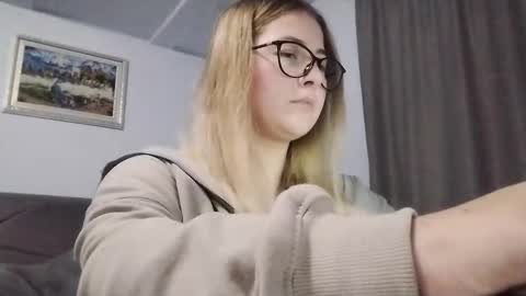 Snapshot of jenni_kristal chatting on December 2025 08:57:01 PM Nicol online show from December 2025 08:57:01 PM