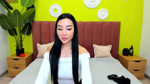 Jennifer online show from November 2025 08:03:01 AM