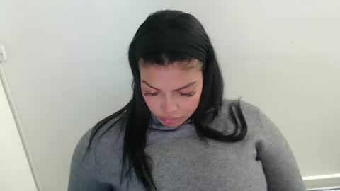 Snapshot of jennifer_oliveira chatting on September 2025 04:23:01 AM Jenn 3 online show from September 2025 04:23:01 AM