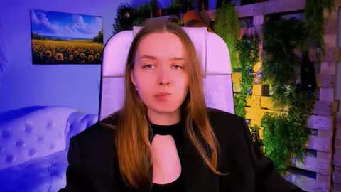 Jennifer online show from October 2025 08:40:01 AM