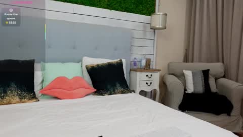 JenniferLovve online show from September 2025 04:12:01 AM