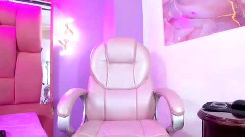 Snapshot of jenniifer_t chatting on November 2025 09:05:02 PM jenniifer_t online show from November 2025 09:05:02 PM