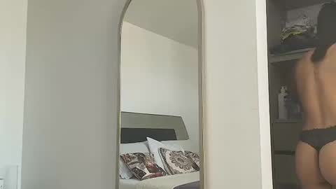 Snapshot of jennmullatta_ chatting on November 2025 06:39:01 PM Jenn online show from November 2025 06:39:01 PM