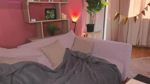 Snapshot of jennyfer_me chatting on May 2026 12:43:02 PM jennyfer_me online show from May 2026 12:43:02 PM
