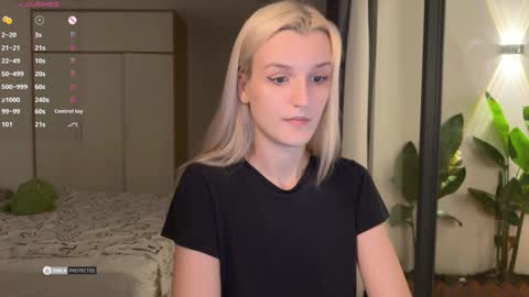 Snapshot of jennytime chatting on December 2024 01:06:01 PM Jen online show from December 2024 01:06:01 PM