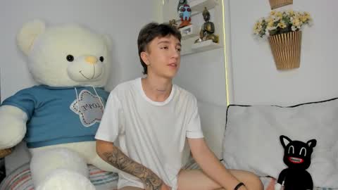 jero independent model online show from February 2026 12:05:02 PM