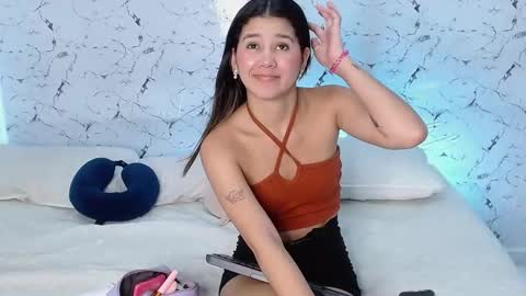 Snapshot of jessdant_luv chatting on October 2025 10:17:02 PM Hello we are Jesse and Dante. online show from October 2025 10:17:02 PM