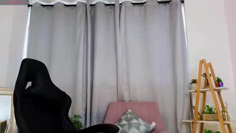 Snapshot of jessey_adams chatting on February 2025 03:10:02 PM bella adams online show from February 2025 03:10:02 PM