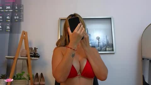 Snapshot of jessey_adams chatting on November 2025 10:07:01 AM bella adams online show from November 2025 10:07:01 AM