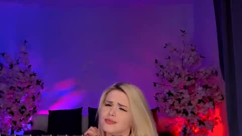 Snapshot of jessiccaburns chatting on January 2025 11:10:01 PM Gloria online show from January 2025 11:10:01 PM