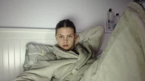 jessieryan online show from November 2025 05:06:01 AM