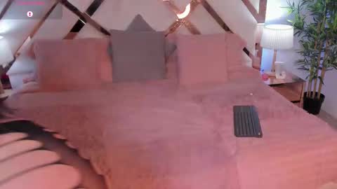 Snapshot of jessiica_stonne2 chatting on March 2025 06:41:01 AM JESSICA STONNE online show from March 2025 06:41:01 AM