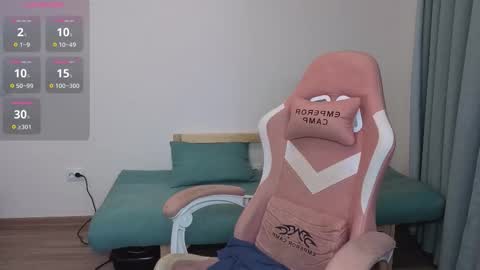 Snapshot of jessy_comely chatting on December 2025 10:01:01 AM Jessy online show from December 2025 10:01:01 AM