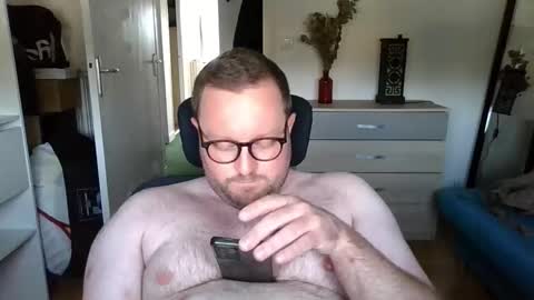 Snapshot of jeuneloup92 chatting on October 2025 03:42:02 PM jeuneloup92 online show from October 2025 03:42:02 PM