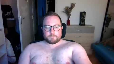 Snapshot of jeuneloup92 chatting on November 2025 04:51:01 PM jeuneloup92 online show from November 2025 04:51:01 PM