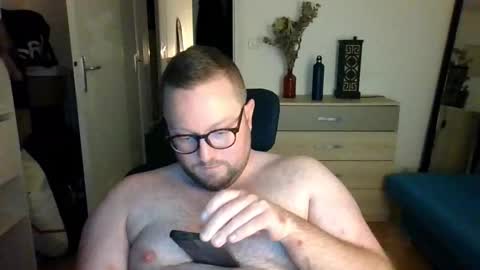 Snapshot of jeuneloup92 chatting on November 2025 05:30:01 PM jeuneloup92 online show from November 2025 05:30:01 PM