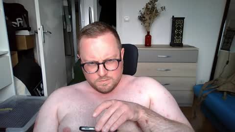 Snapshot of jeuneloup92 chatting on April 2026 04:25:01 PM jeuneloup92 online show from April 2026 04:25:01 PM