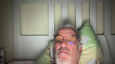 Snapshot of jewlronny chatting on December 2025 05:59:01 AM jewlronny online show from December 2025 05:59:01 AM