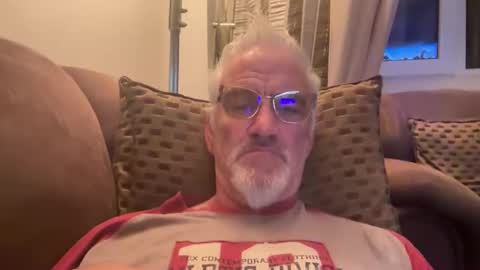 Snapshot of jewlronny chatting on December 2025 06:17:01 PM jewlronny online show from December 2025 06:17:01 PM