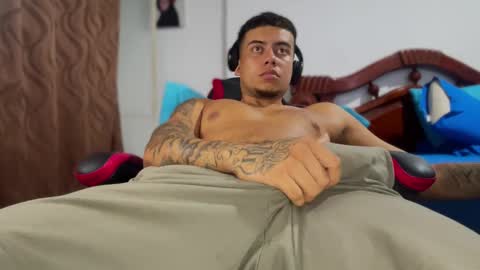 Snapshot of jeyzd25 chatting on November 2025 04:15:02 AM Onlyfans Twitter online show from November 2025 04:15:02 AM