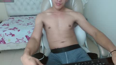 Snapshot of jheidertwink chatting on December 2024 07:06:02 AM Jheider R. online show from December 2024 07:06:02 AM