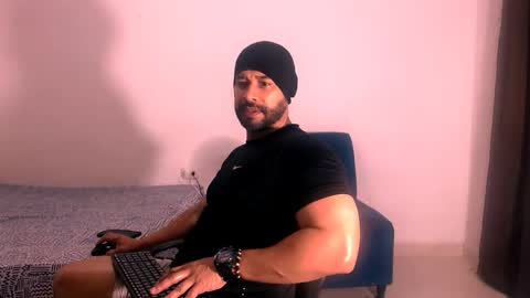 En moreno online show from November 2025 06:30:01 PM