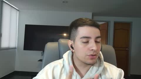 Jhoan Saenz online show from November 2025 09:26:02 PM