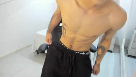 jhoanleandro online show from November 2025 04:22:02 AM