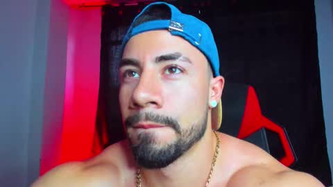 Jhojan Strong  online show from January 2026 10:04:01 PM