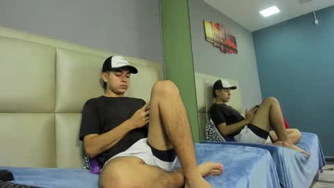 Snapshot of jhonny_saenz chatting on October 2025 01:43:02 PM Jhonny online show from October 2025 01:43:02 PM