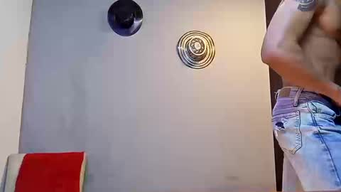 jhonny_thes28 online show from October 2025 06:41:01 PM