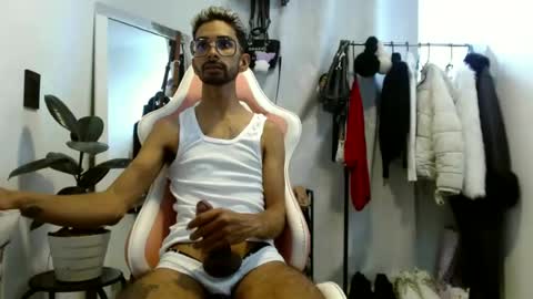 Snapshot of jhonsonvlatino chatting on June 2026 03:32:02 PM jhonsonvlatino online show from June 2026 03:32:02 PM