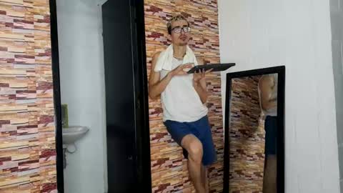 Jhosuamoore  online show from November 2025 12:26:01 PM