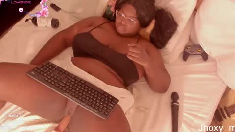 Snapshot of jhoxy_m chatting on February 2025 03:04:02 AM Hello iam hoxy ready to get wet online show from February 2025 03:04:02 AM