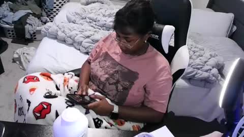 Snapshot of jigglypineapples chatting on September 2025 01:50:01 AM goldenbaby online show from September 2025 01:50:01 AM