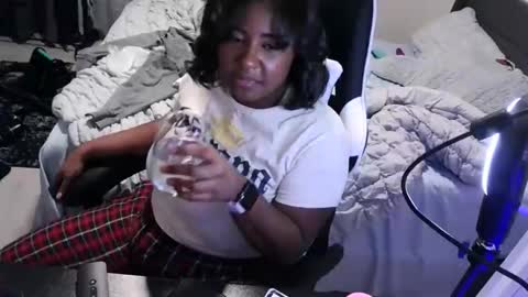 Snapshot of jigglypineapples chatting on November 2025 04:45:02 AM goldenbaby online show from November 2025 04:45:02 AM