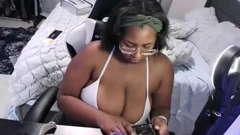 Snapshot of jigglypineapples chatting on November 2025 02:10:01 AM goldenbaby online show from November 2025 02:10:01 AM