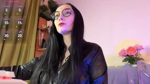 Jinhee Noir online show from December 2025 10:42:01 AM