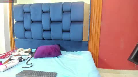 jisooluv online show from November 2025 07:37:02 PM