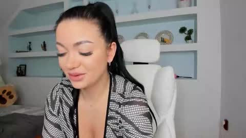 Juliee online show from February 2026 06:17:02 PM